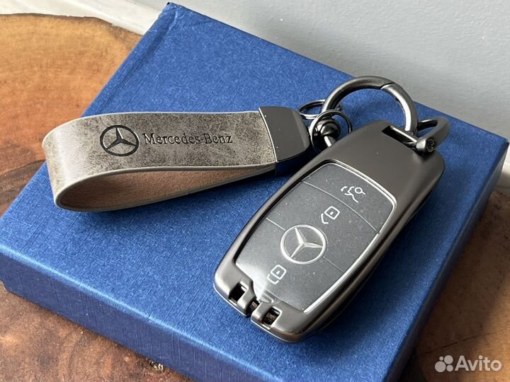 Чехол для ключа Mercedes с брелком Серый