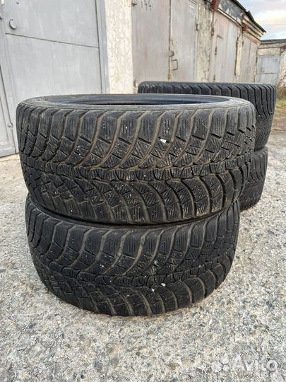 Kumho Radial 857 265/35 R18