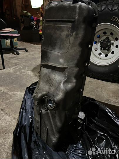 Головка и поддон от двигателя