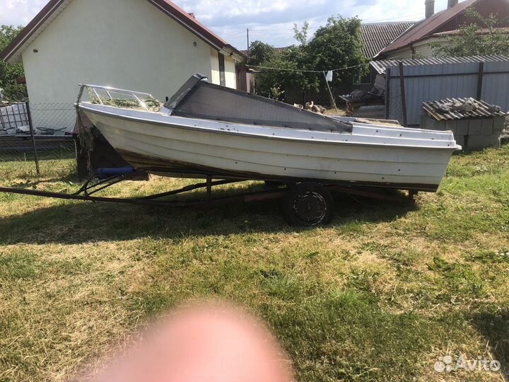 Лодка пластиковая