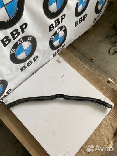 Уплотнительная резинка капота Bmw 5 E60 M57D30