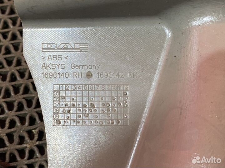 Накладка стойки лобового стекла правая Daf XF105
