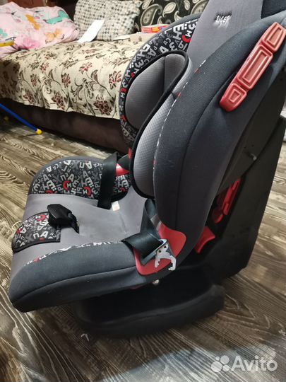 Автомобильное кресло