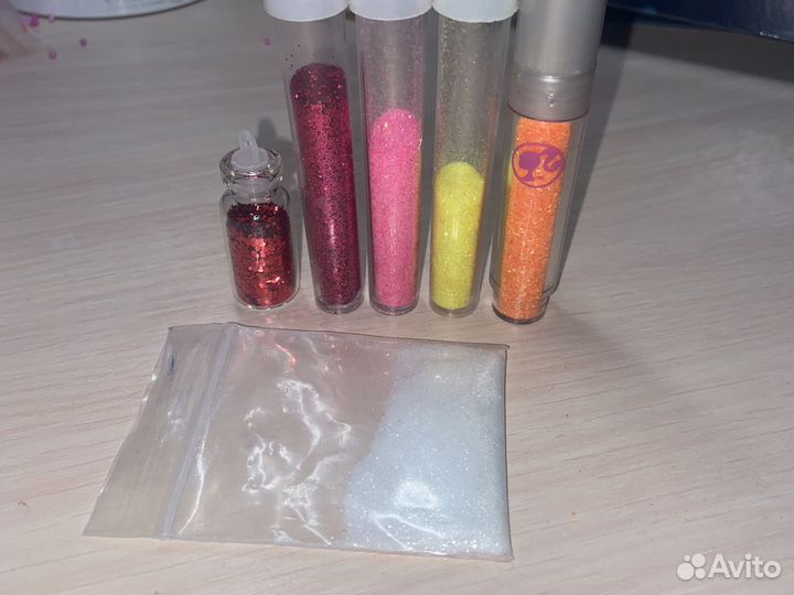 Блестки и пигменты