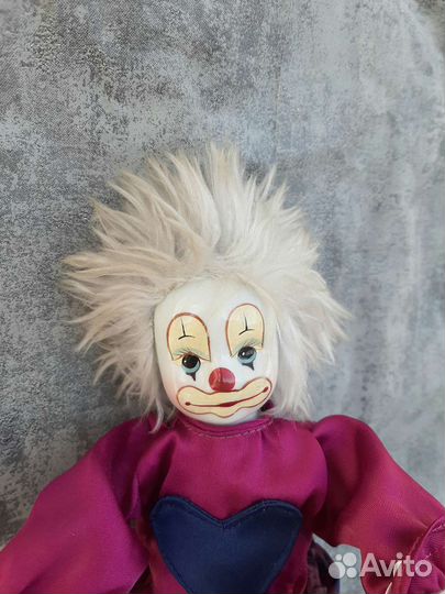 Кукла фарфоровая клоун