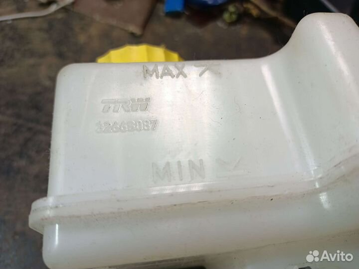 Главный тормозной цилиндр Jeep 68207364AA