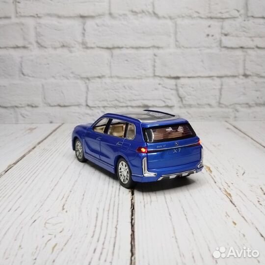 Машинка Бмв Х7 со звуковыми и световыми сигналами