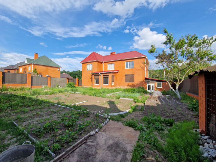 Дом 350 м² на участке 10 сот.