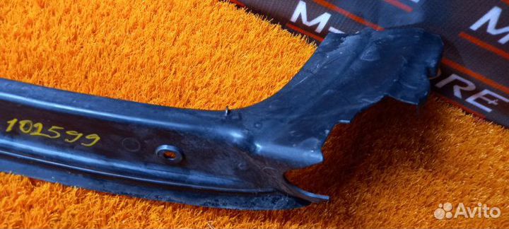 Водосток багажника задний левый Mercedes-Benz