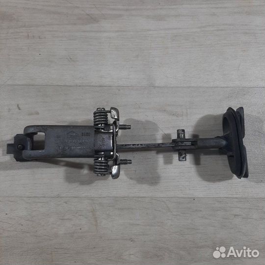 Ограничитель двери задний правый LADA Largus 2013