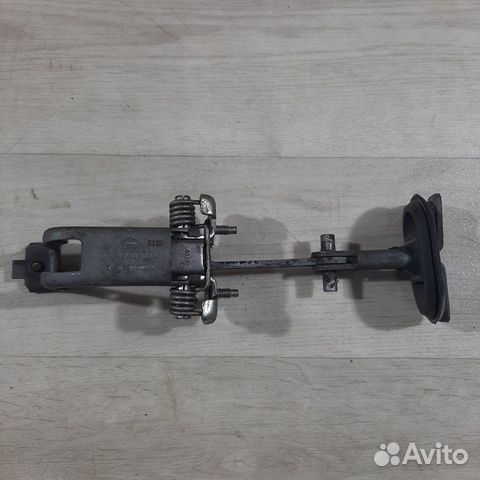 Ограничитель двери задний правый LADA Largus 2013