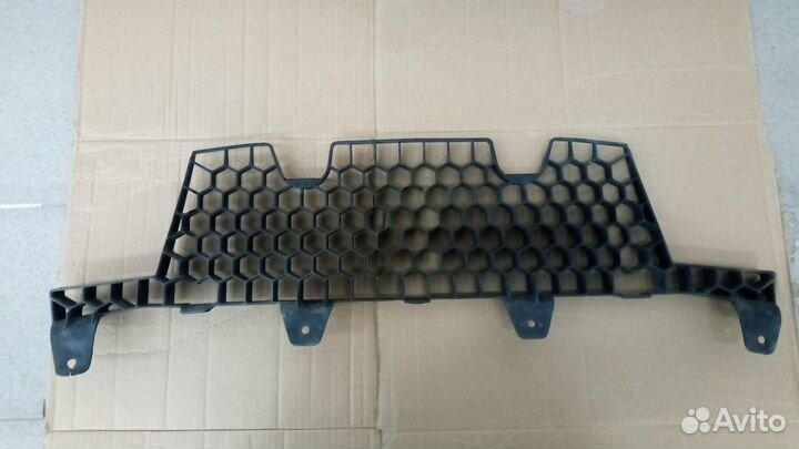 Усилитель переднего бампера нижний на Лада Веста