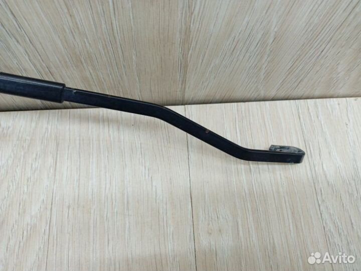 Поводок стеклоочистителя правый Hyundai Ix35