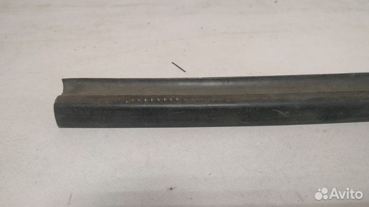 Уплотнитель стекла двери задний правый Daewoo