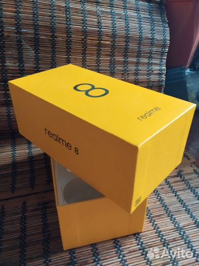 Коробка от смартфона realme8