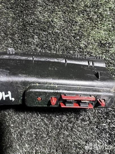 Накладка заднего левого фонаря VW Passat B6 унив