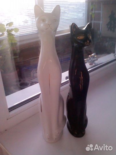 Фарфоровые статуэтки кошки -копилки