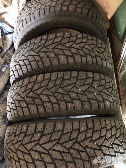 Dunlop Grandtrek Ice 02 215/70 R16 100