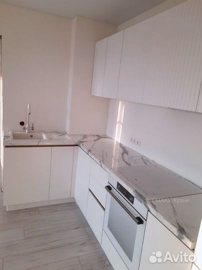 Современная угловая кухня на заказ