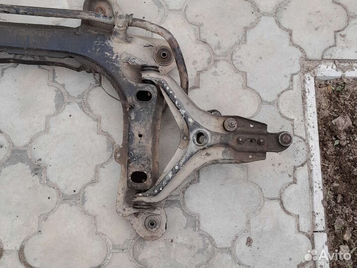 Подрамник передний в сборе Audi 80 b3