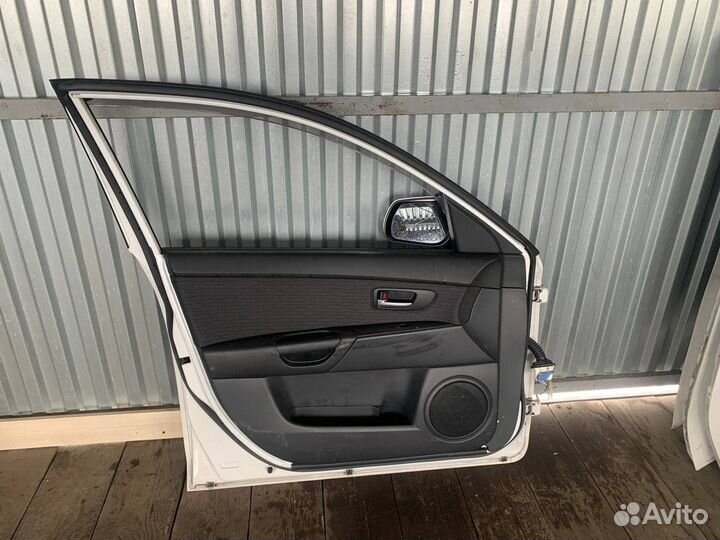 Дверь передняя левая Mazda 3 bk хэтчбек