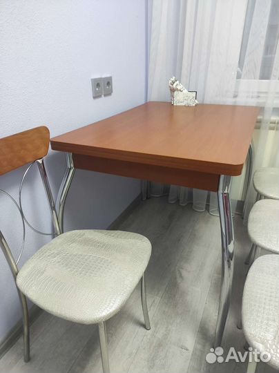 Стол кухонный 104*70