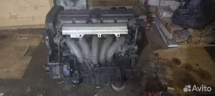 Двигатель контрактный B5254T Вольво