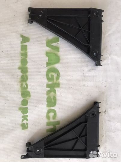 Кронштейн бампера audi a4 b5. 1997г