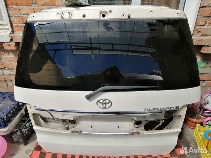 Дверь багажника