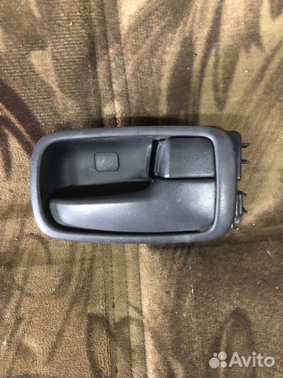 Ручка двери внутренняя правая lancer 9