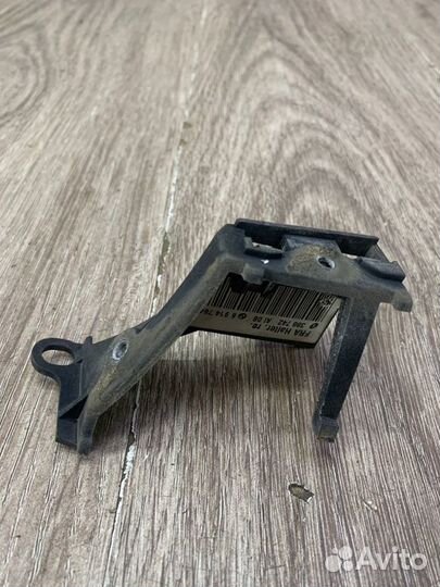 Кронштейн передний правый Bmw 3 Series (E46)