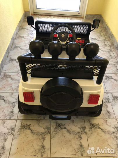 Машина для детей на аккумуляторе