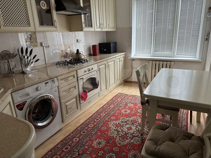 3-к. квартира, 88 м², 1/9 эт.