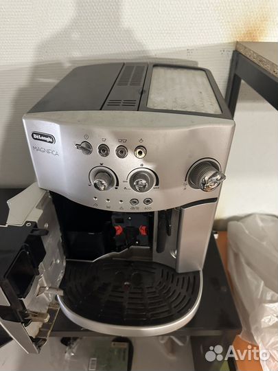 Кофемашина DeLongi magnifica