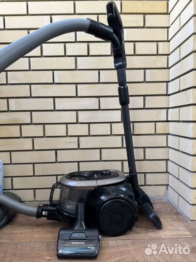 Пылесос Samsung SC18N21NVD