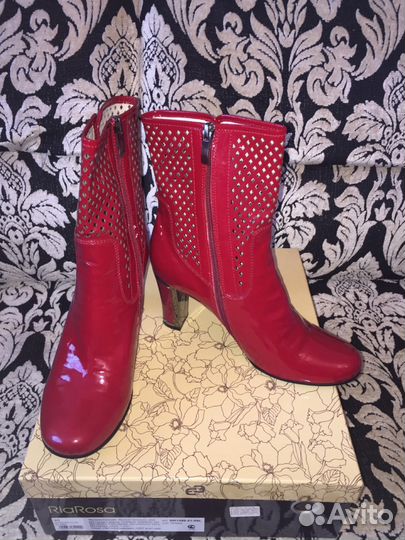 Ботинки новые нат. Лаковая кожа 40 р