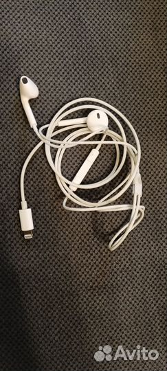 Наушники Apple EarPods with Lightning Connector
