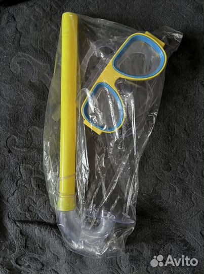 Маска с трубкой для плавания