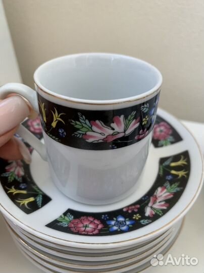 Набор кофейных чашек на 11 персон, салатницы