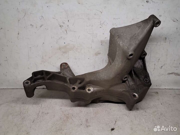 Кронштейн генератора VW Транспортер Т4 AJA ACV AEU