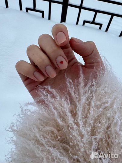 Маникюр и педикюр