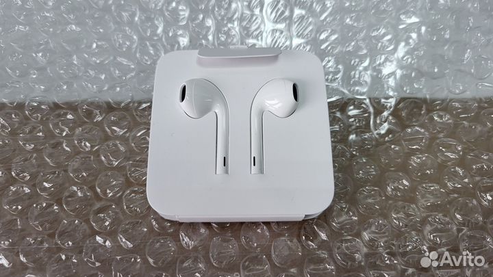 Apple earpods lightning