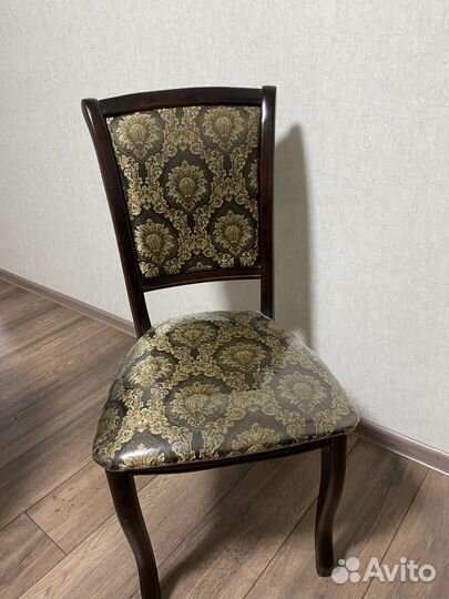 Деревянный стул