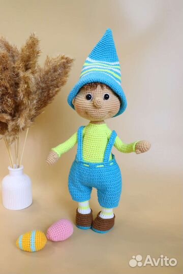 Вязаная кукла ручной работы
