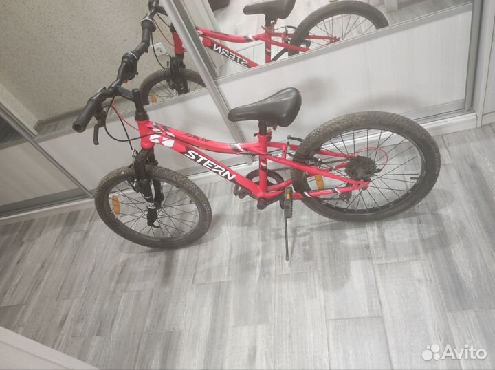 Продам велосипед красный