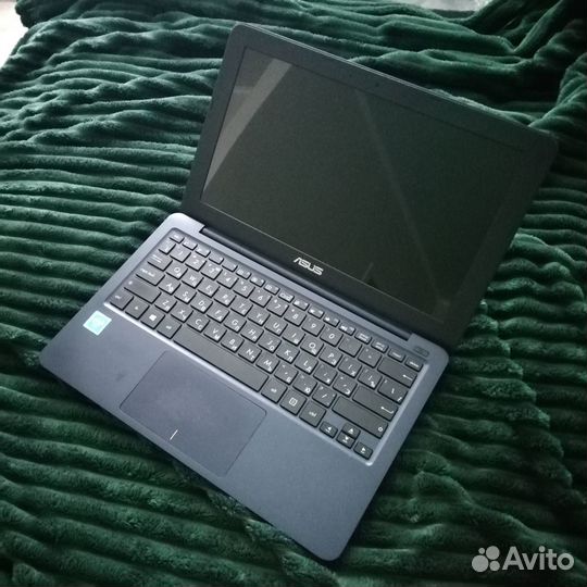 Ноутбук netbook asus e202s