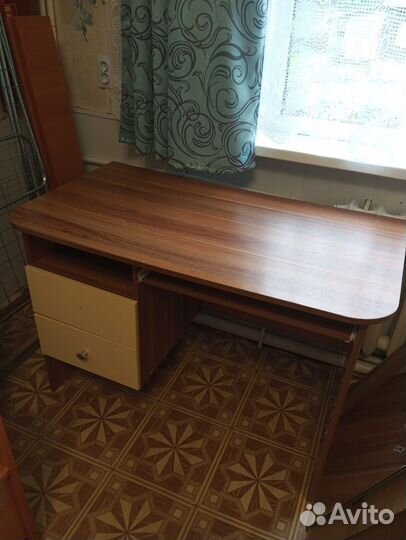 Письменный стол