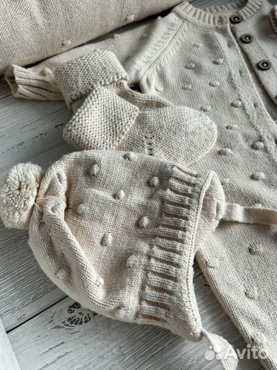 Комплект на выписку вязанный