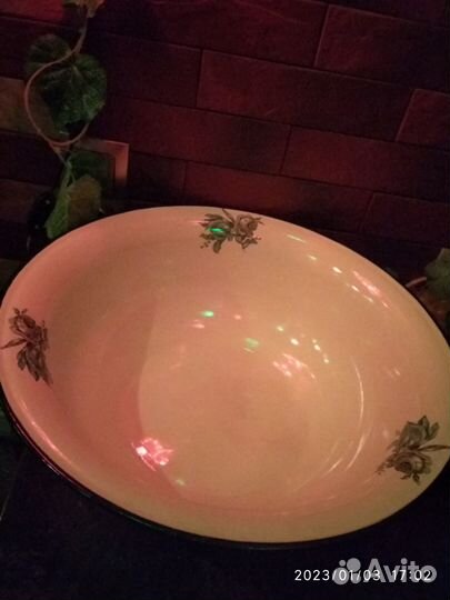 Большой эмалированный таз