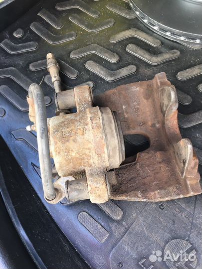 Суппорт передний на ford focus 3